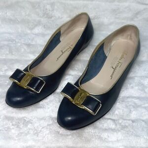 Salvatore Ferragamo Vara Bow Pumps Women 7.5 Navy Gold Good Low Block Heel Italy